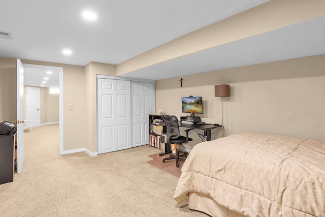 8512 Squad Dr, Galloway, OH 43119 - bedroom featuring light carpet, recessed lighting, and a desk