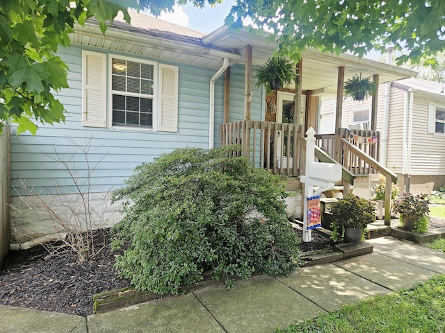 112 N George St, Lancaster, OH 43130 - view of front of property with a porch