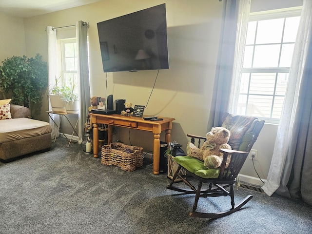 112 N George St, Lancaster, OH 43130 - living area featuring carpet and baseboards