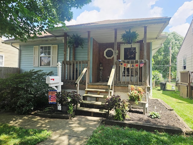 112 N George St, Lancaster, OH 43130 - view of front of home with a porch
