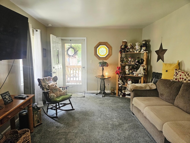 112 N George St, Lancaster, OH 43130 - carpeted living area featuring baseboards