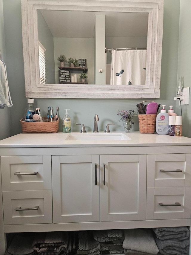112 N George St, Lancaster, OH 43130 - full bathroom featuring vanity