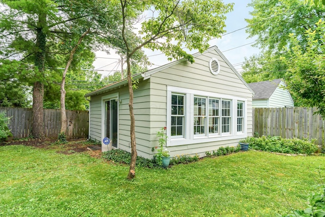 1010 Vernon Rd, Columbus, OH 43209 - view of outdoor structure featuring a fenced backyard