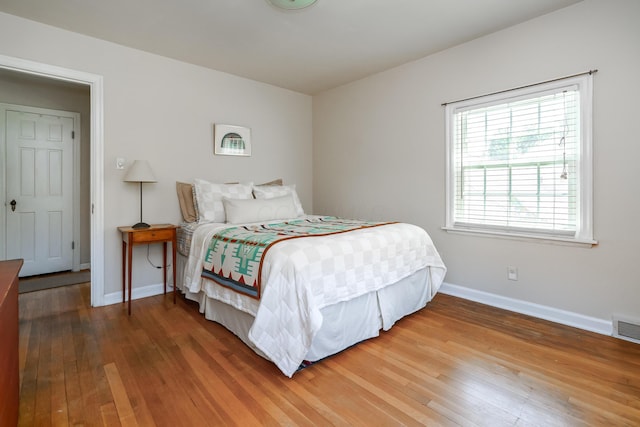 1010 Vernon Rd, Columbus, OH 43209 - bedroom featuring hardwood / wood-style flooring