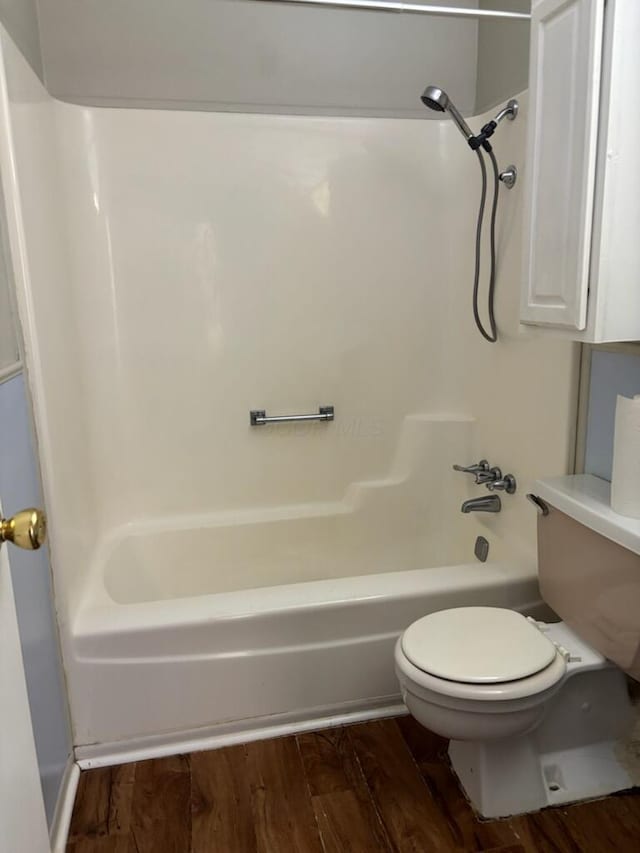 1115 Bermuda Dr, Marion, OH 43302 - bathroom with washtub / shower combination and wood finished floors