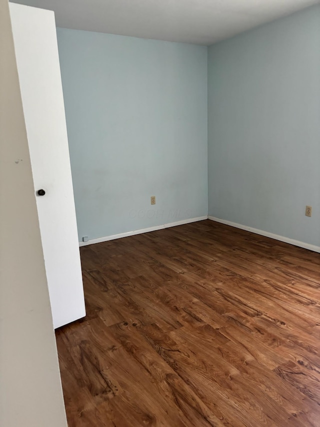 1115 Bermuda Dr, Marion, OH 43302 - unfurnished room featuring dark wood-style flooring and baseboards