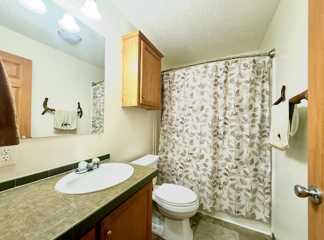 13944 Lafayette Rd, Utica, OH 43080 - full bath featuring vanity, a textured ceiling, and a shower with shower curtain