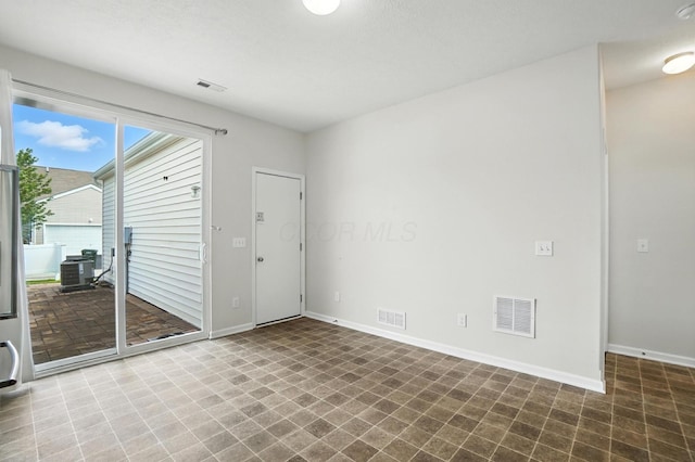 5804 Trail Creek Dr, Dublin, OH 43016 - empty room featuring baseboards