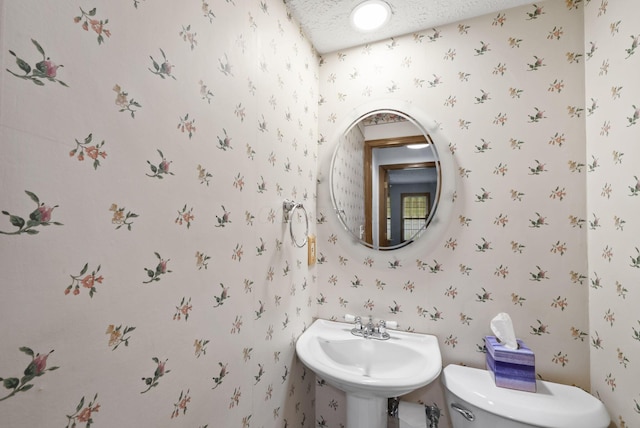1280 Gemstone Sq W, Westerville, OH 43081 - bathroom with wallpapered walls and a textured ceiling