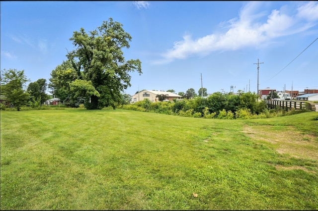 24 W High St, Jeffersonville, OH 43128 - view of grassy yard