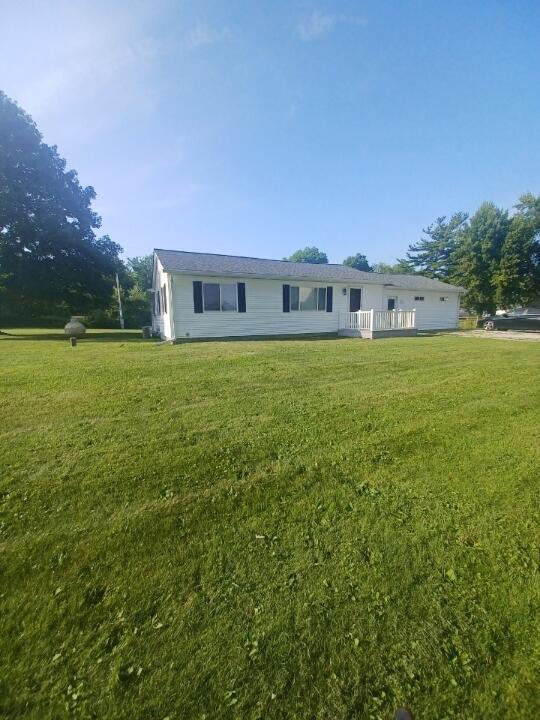 5356 Harding Hwy E, Caledonia, OH 43314 - view of front of property with a front yard