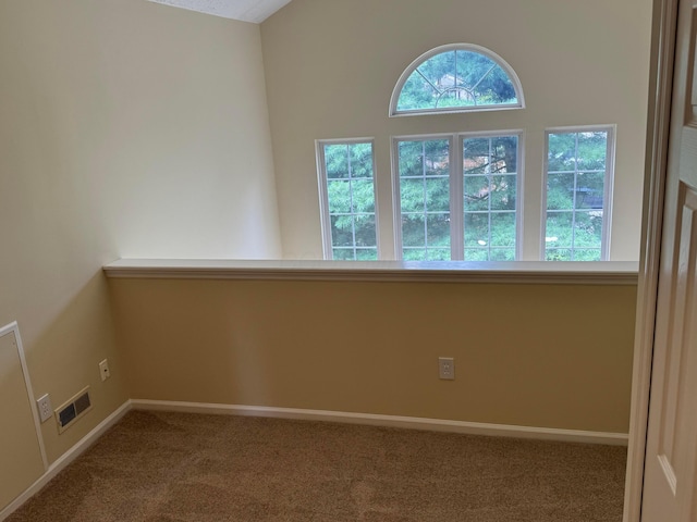 6282 Mcnaughten Place Ln Unit 39, Columbus, OH 43213 - unfurnished room with carpet floors and baseboards