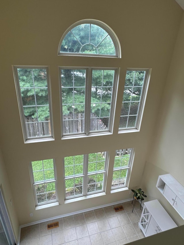 6282 Mcnaughten Place Ln Unit 39, Columbus, OH 43213 - entryway with a high ceiling and tile patterned flooring