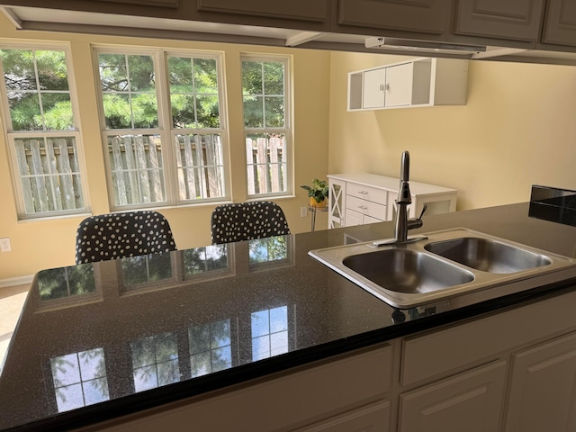 6282 Mcnaughten Place Ln Unit 39, Columbus, OH 43213 - kitchen featuring white cabinetry and dark countertops