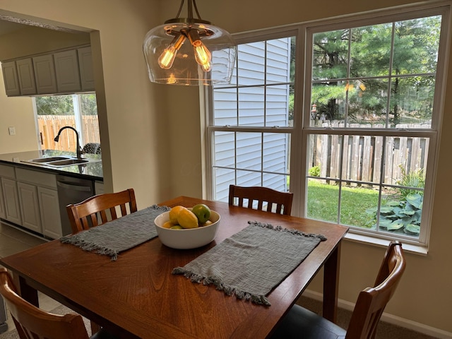 6282 Mcnaughten Place Ln Unit 39, Columbus, OH 43213 - dining space featuring a chandelier and baseboards
