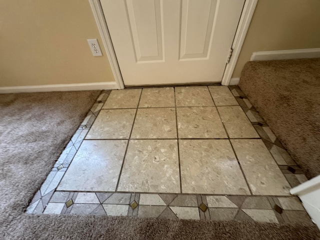 6282 Mcnaughten Place Ln Unit 39, Columbus, OH 43213 - detailed view of carpet flooring