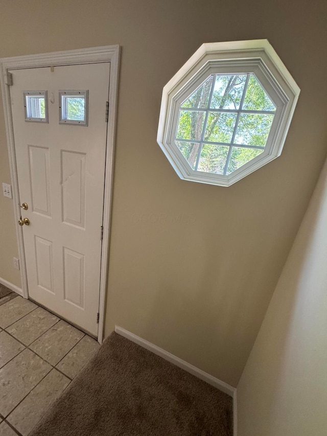 6282 Mcnaughten Place Ln Unit 39, Columbus, OH 43213 - foyer featuring baseboards and light tile patterned flooring
