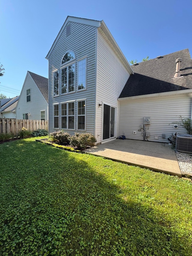 6282 Mcnaughten Place Ln Unit 39, Columbus, OH 43213 - back of house with a patio area and a shingled roof