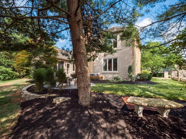 5767 Loch Maree Ct, Dublin, OH 43017 - view of front facade with a patio area, stucco siding, and a front yard