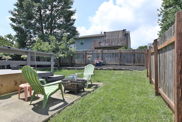 7617 Whitneyway Dr Unit 120, Columbus, OH 43085 - fenced backyard with a fire pit