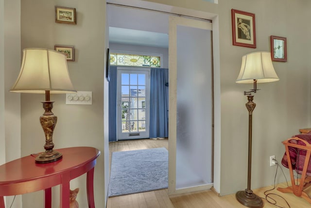 131 E Chestnut St, Lancaster, OH 43130 - entryway with wood finished floors and baseboards