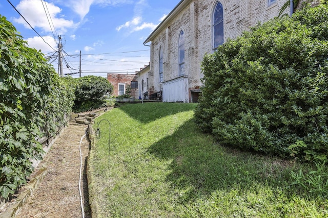 131 E Chestnut St, Lancaster, OH 43130 - view of green lawn