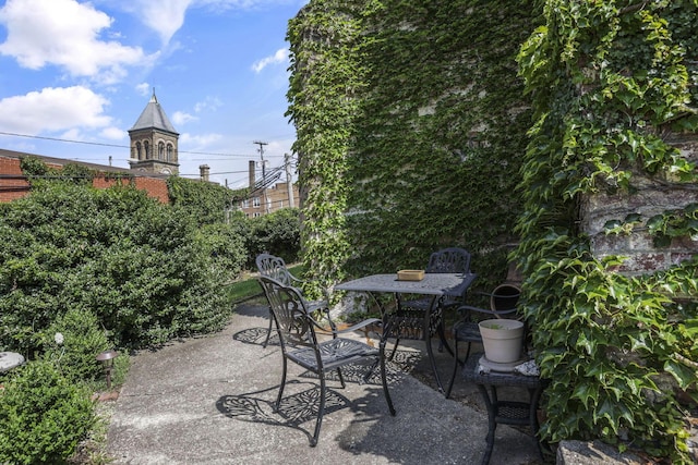 131 E Chestnut St, Lancaster, OH 43130 - view of patio / terrace