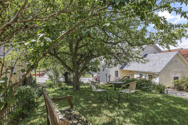 131 E Chestnut St, Lancaster, OH 43130 - view of grassy yard
