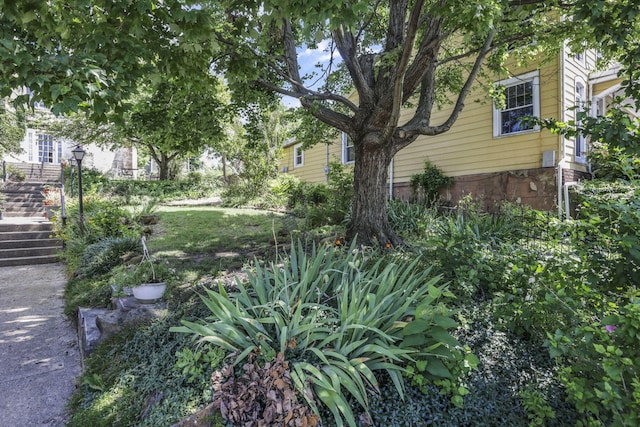 131 E Chestnut St, Lancaster, OH 43130 - view of yard with stairs