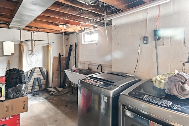 305 N Boston St, Galion, OH 44833 - laundry room with washing machine and dryer