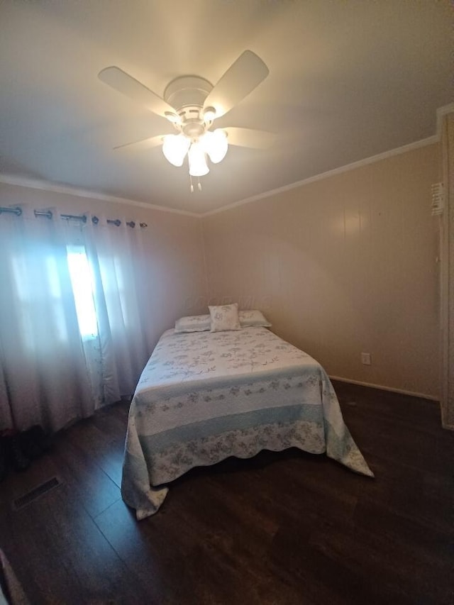 3200 Smeltzer Rd Unit 70, Marion, OH 43302 - bedroom with wood finished floors, ornamental molding, and a ceiling fan