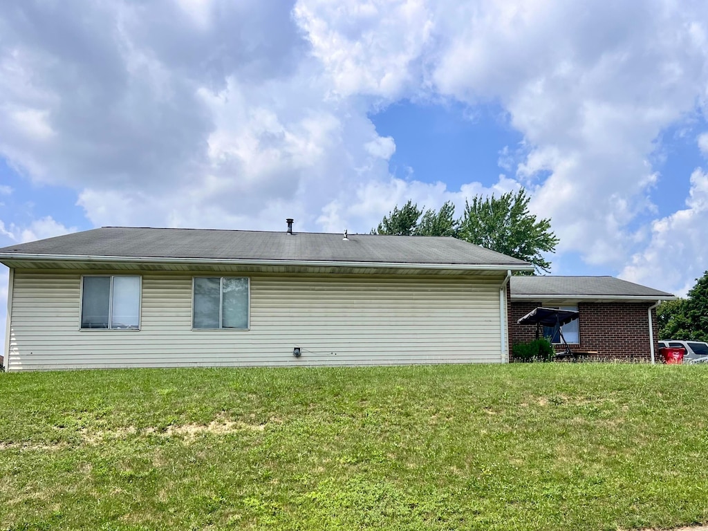 2711-2713 Charles Dr, Grove City, OH 43123 - photo 2