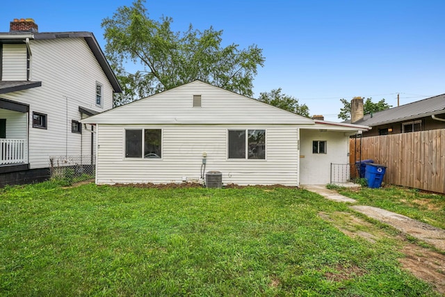 2315 Hiawatha Park Dr, Columbus, OH 43211 - photo 2