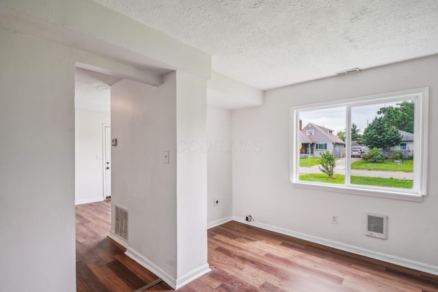 2315 Hiawatha Park Dr, Columbus, OH 43211 - photo 3