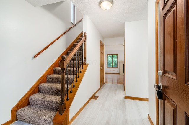 860 Tamara Dr N, Columbus, OH 43230 - photo 4