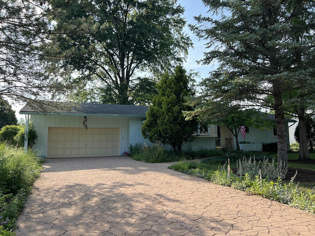 2275 Oakhurst Dr, Delaware, OH 43015 - photo 2