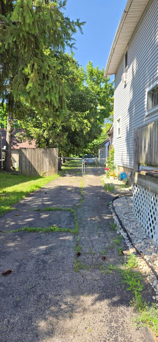 2076 Agler Rd, Columbus, OH 43211 - photo 2