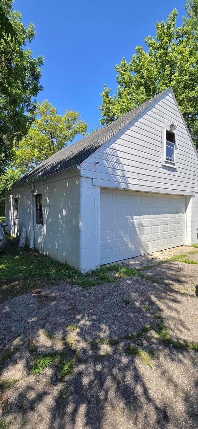 2076 Agler Rd, Columbus, OH 43211 - photo 4