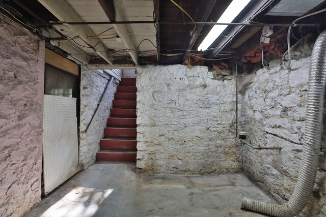 109 W Pacemont Rd, Columbus, OH 43202 - photo 38
