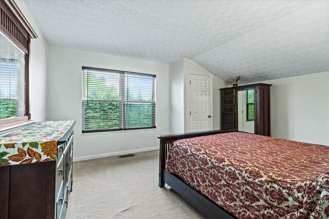 2401 Featherwood Dr, Columbus, OH 43228 - photo 18