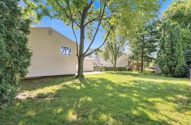 2035 Tuckaway Ct, Columbus, OH 43228 - photo 4
