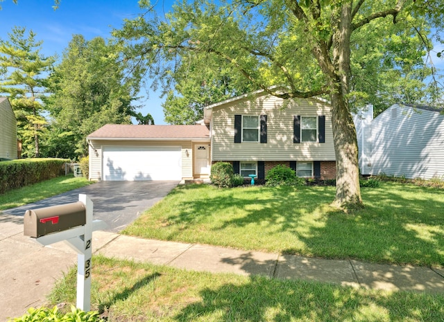 2035 Tuckaway Ct, Columbus, OH 43228 - photo 1