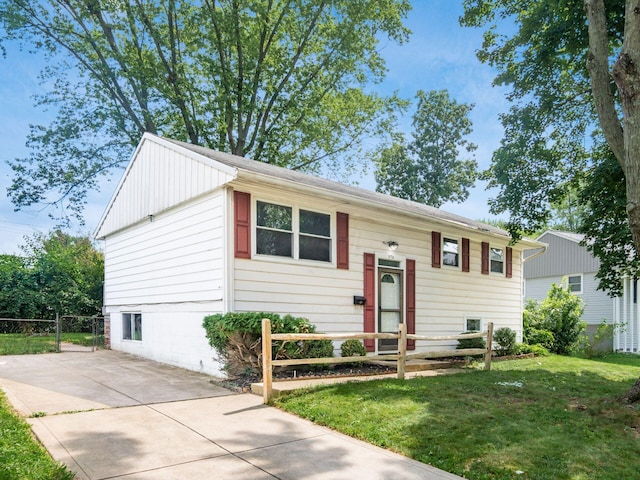 570 Fairholme Rd, Columbus, OH 43230 - photo 1