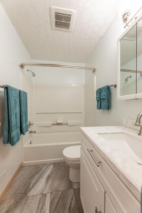 4017 Meadowleigh Way Unit 29C, Columbus, OH 43230 - photo 25