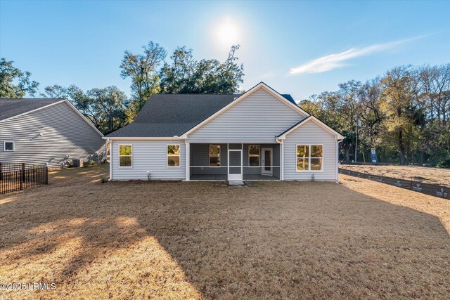 29 Fairfield Rd, Beaufort, SC 29907 - view of front facade featuring a front yard
