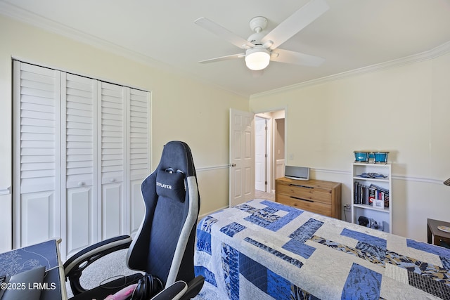 51 White Oaks Cir, Bluffton, SC 29910 - bedroom featuring ornamental molding, an office area, a ceiling fan, and a closet