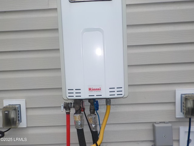 127 Teal Bluff Blvd, Seabrook, SC 29940 - detailed view of water heater