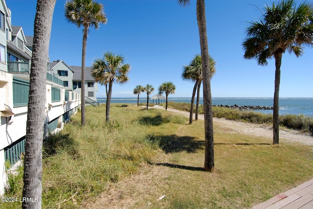 view of yard featuring a water view