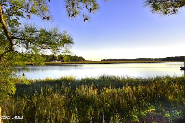 4 Connies Point Dr, Beaufort, SC 29907