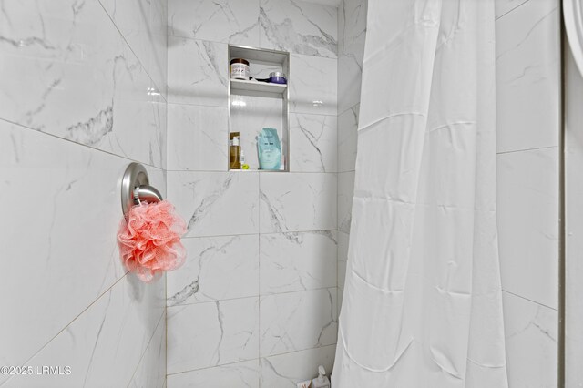 400 William Hilton Pkwy Unit 110, Hilton Head Island, SC 29926 - full bath featuring curtained shower